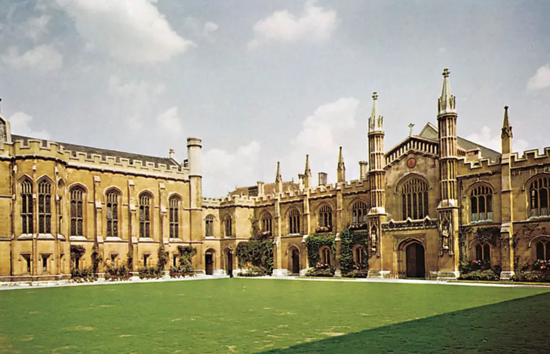 Las mejores universidades que se parecen a Hogwarts 2021 - Corpus Christi College Universidad de Cambridge Inglaterra